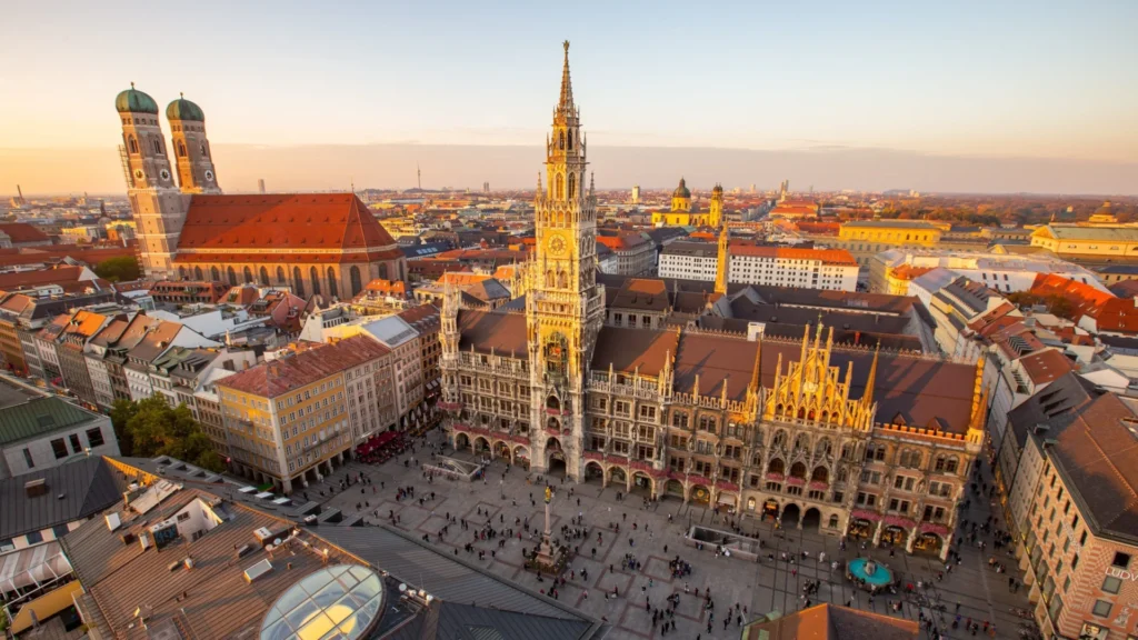 Explore Marienplatz